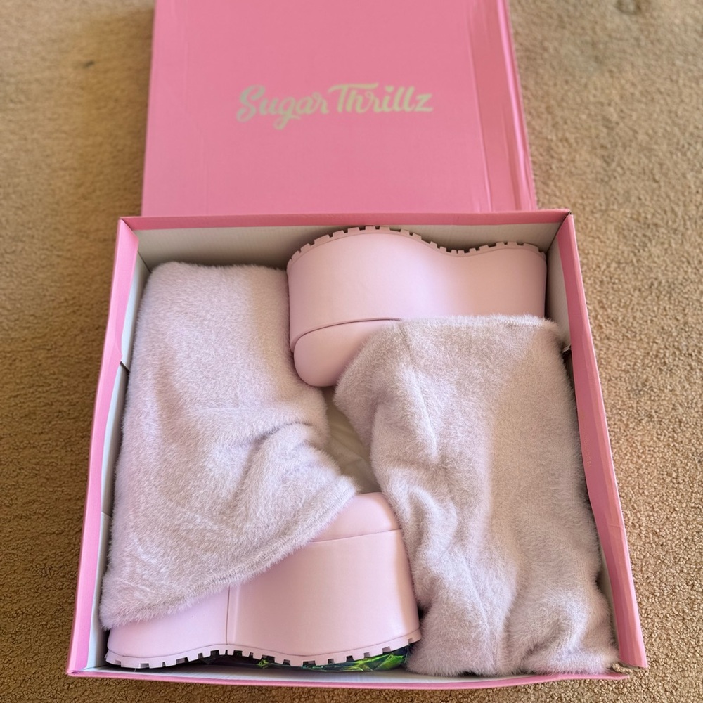 Snuggle Wonderland Platform Boots by SugarThrillz